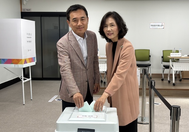 본 투표 하는 김진태 강원도지사 후보