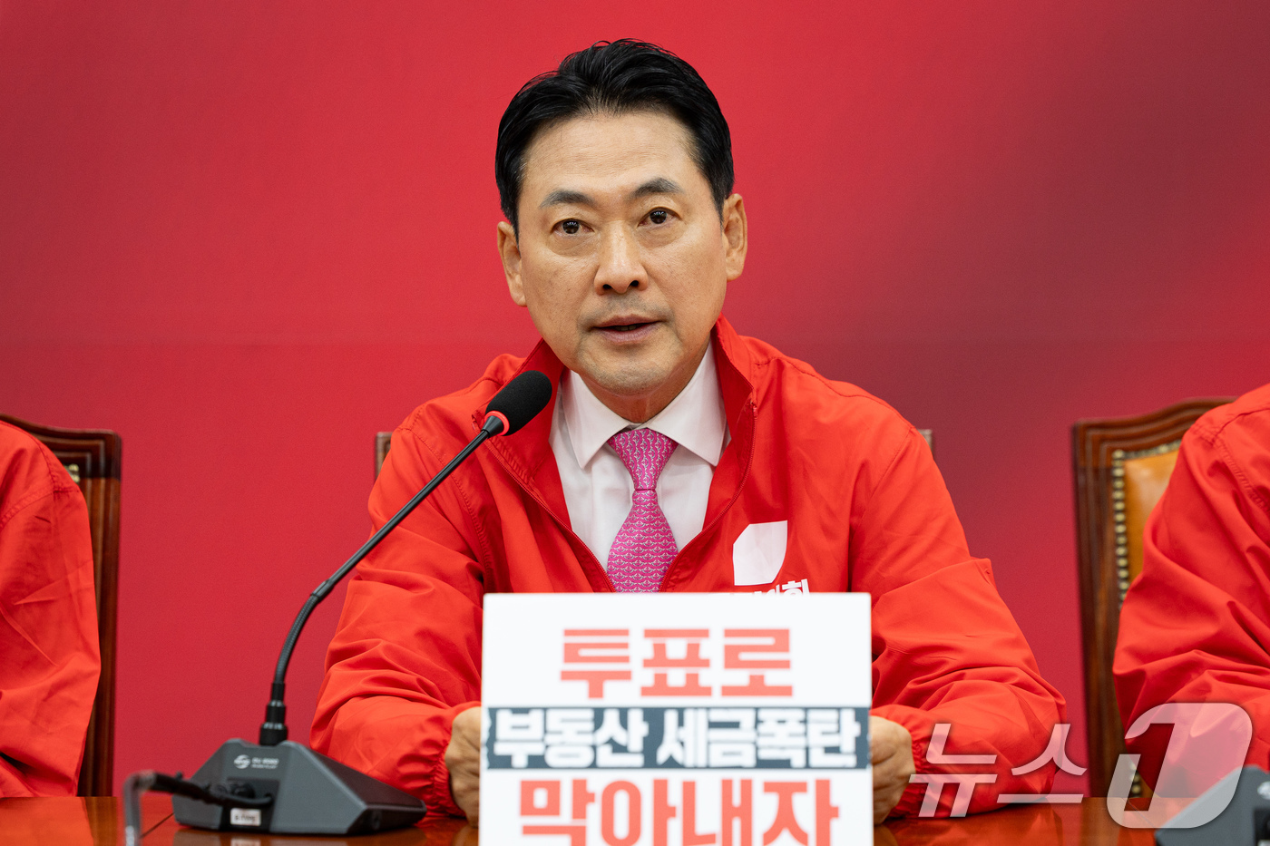 (서울=뉴스1) 유승관 기자 = 장동혁 국민의힘 대표가 제9회 전국동시지방선거 및 국회의원 재보궐 선거일인 3일 서울 여의도 국회에서 열린 중앙선거대책위원회의에서 모두 발언을 하고 …