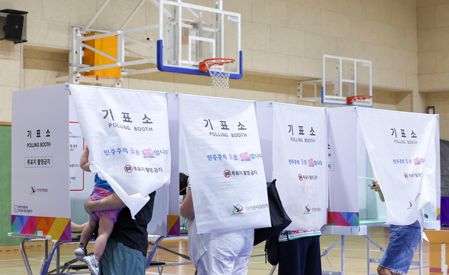 [투표율] 서울 정오 기준 18.6%…4년 전 지선보다 4.0%p↑