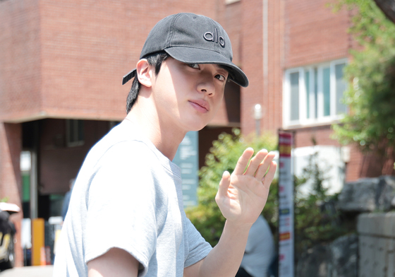 방탄소년단 진, 투표 잘 마쳤어요