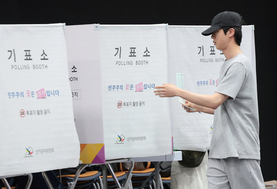 [속보] 지선 투표율 낮 12시 19.0%…4년 전보다 4.0%p ↑