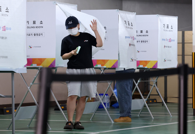 지하주차장에 마련된 투표소