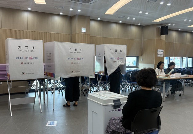 [투표율] 부산 오후 5시 투표율 58.1%…'격전지' 북구 65.7%로 최고