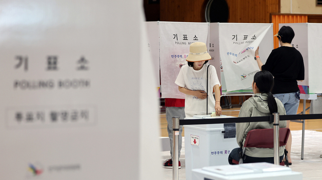 또 고개 든 '부정선거론'…채팅방에 사진 공유, 재투표 시도도