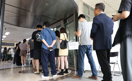[속보] 오후 4시 투표율 54.7%…역대 지선 동시간대 '최고'