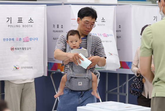 [투표율] 서울 오후 3시 52.7%…25곳 자치구 중 23곳 50% 넘겨