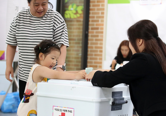 [투표율] 대구 최종 64.2% '역대 최고'…4년 전보다 21%p↑