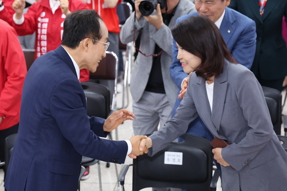 인사 나누는 추경호·이진숙