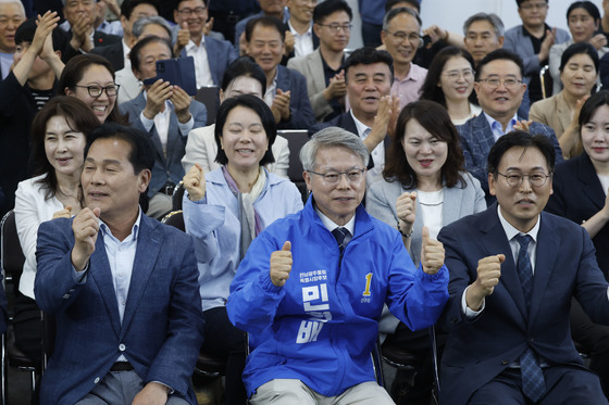 전남광주특별시장, 민형배 78.6%·이정현 12.8%…방송3사 출구조사