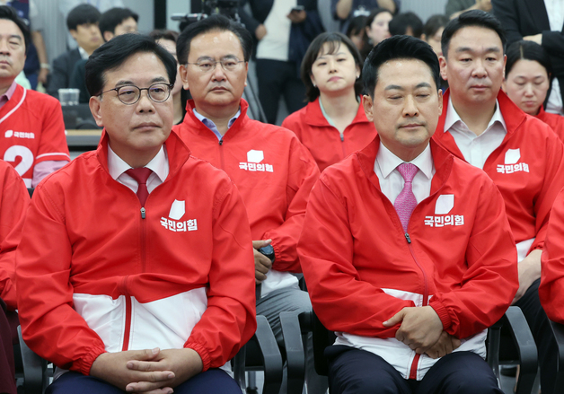 국힘, 출구조사 결과에 침묵…장동혁 무표정으로 정면 응시