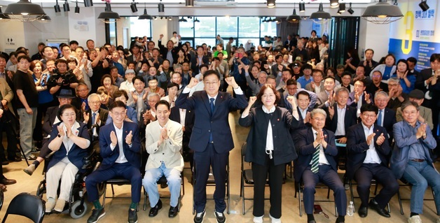 제주지사 위성곤 62.2%·문성유 34.9%…방송3사 출구조사