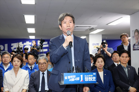 출구조사 결과 관련 발언하는 이인영 선대위원장