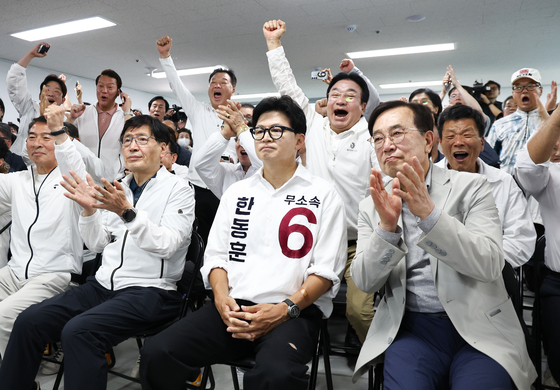 한동훈 캠프 "일단 지켜보자"…북구갑 엇갈린 조사에 술렁