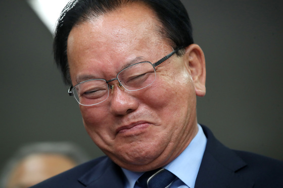출구·예측조사 초접전에 김부겸 "시민이 '경쟁의 정치' 복원시켜줘"