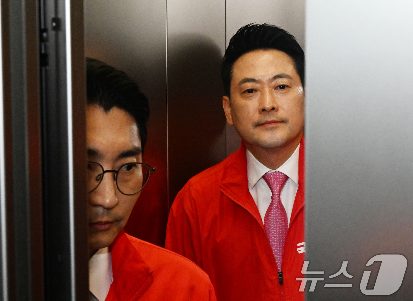 (서울=뉴스1) 황기선 기자 = 장동혁 국민의힘 대표가 3일 서울 여의도 국민의힘 중앙당사에 마련된 개표상황실을 나서고 있다. (공동취재)  2026.6.3/뉴스1
