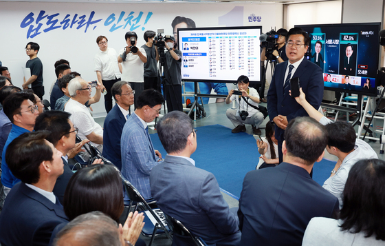 감사인사 전달하는 박찬대 후보