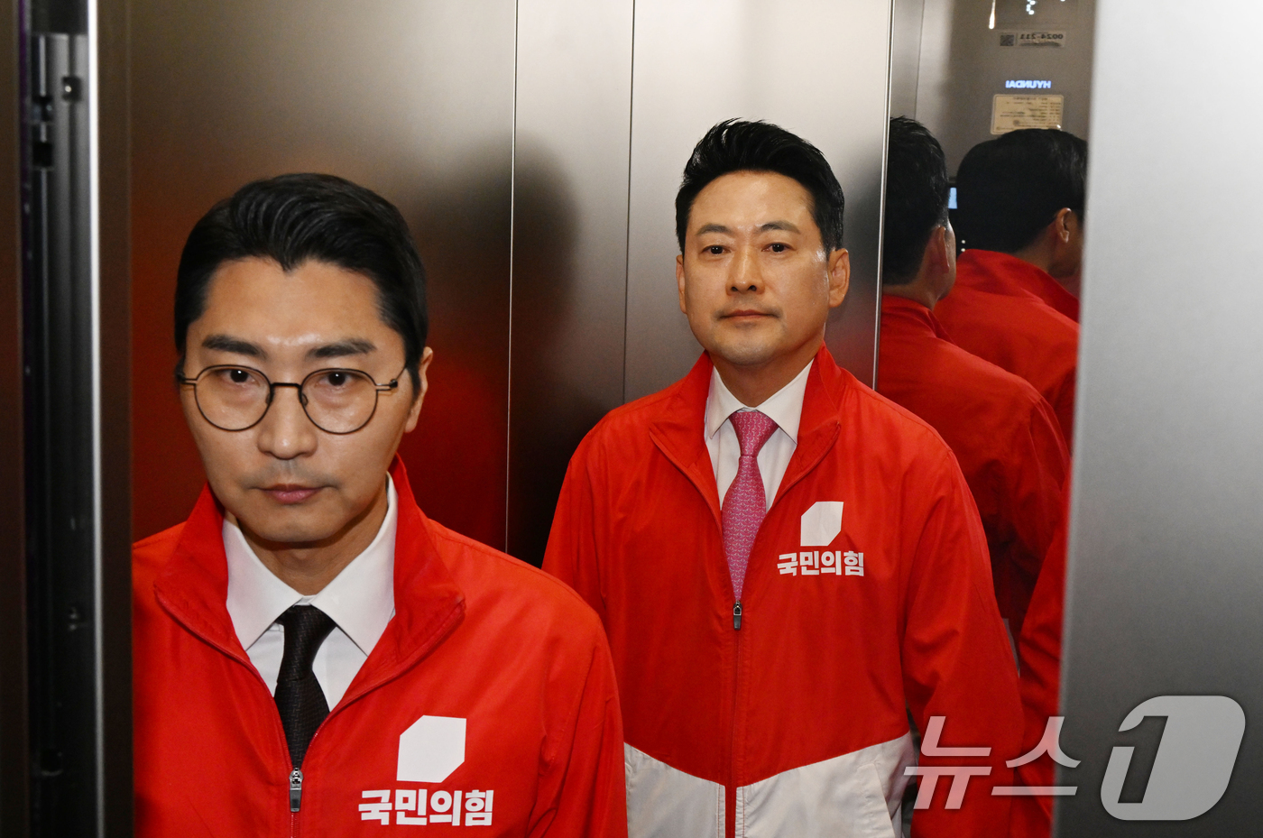 (서울=뉴스1) 황기선 기자 = 장동혁 국민의힘 대표가 3일 서울 여의도 국민의힘 중앙당사에 마련된 개표상황실을 나서고 있다. (공동취재)  2026.6.3/뉴스1