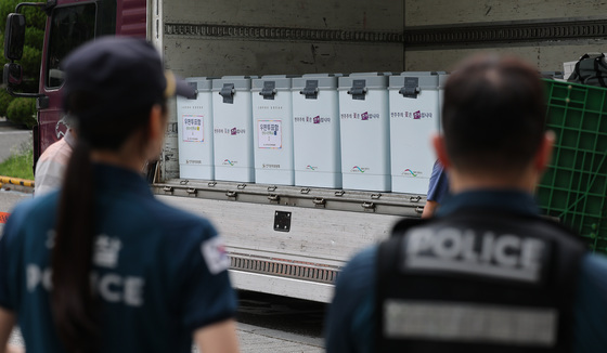 개표소 도착한 사전투표함