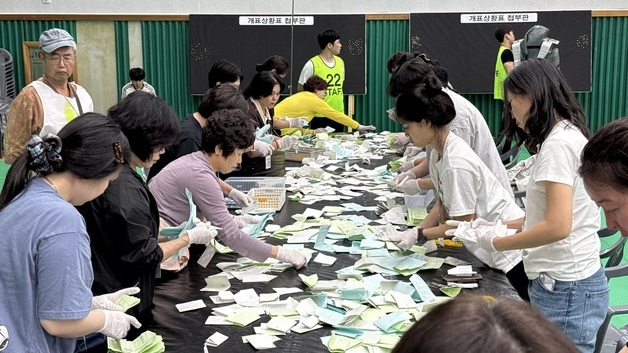최남단 제주 서귀포서도 개표 시작