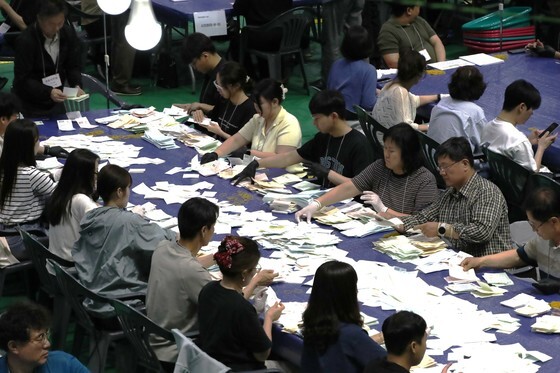 [개표상황] 지선 민주 12곳·국힘 2곳 승리…서울·경남 초박빙 '접전'(종합)