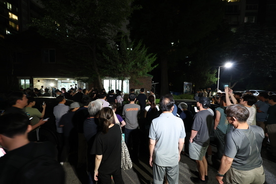 투표시간 밤10시로 연장된 잠실7동 제2투표소