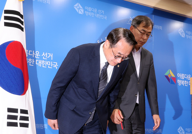 투표용지 부족, 초유의 사태…선관위 "부족 투표소 14개 확인"