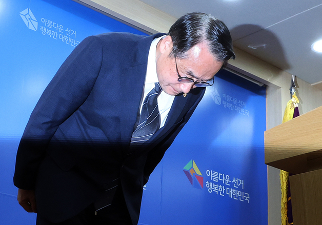 지선 투표율 역대 2위 썼지만…선관위 '용지 부족' 초유의 오점