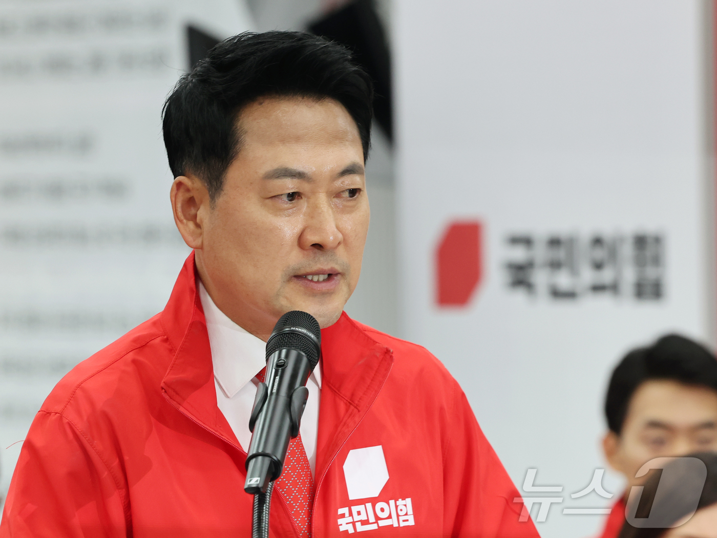 (서울=뉴스1) 황기선 기자 = 장동혁 국민의힘 대표가 3일 오후 서울 여의도 중앙당사에서 '투표용지 부족' 관련 브리핑을 하고 있다. 2026.6.3/뉴스1