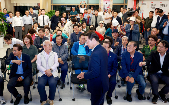 선거사무소 찾은 유적복 인천시장 후보