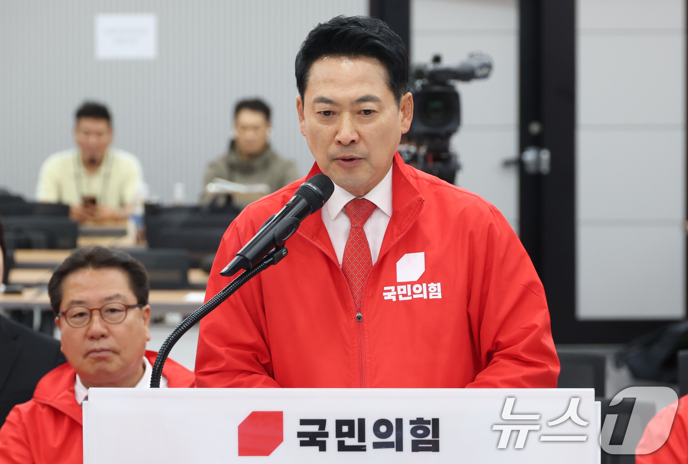 (서울=뉴스1) 황기선 기자 = 장동혁 국민의힘 대표가 3일 오후 서울 여의도 중앙당사에서 '투표용지 부족' 관련 브리핑을 하고 있다. (공동취재)  2026.6.3/뉴스1