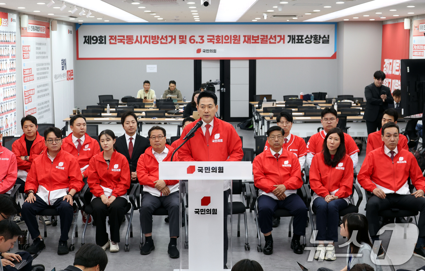 (서울=뉴스1) 황기선 기자 = 장동혁 국민의힘 대표가 3일 오후 서울 여의도 중앙당사에서 '투표용지 부족' 관련 브리핑을 하고 있다. (공동취재)  2026.6.3/뉴스1