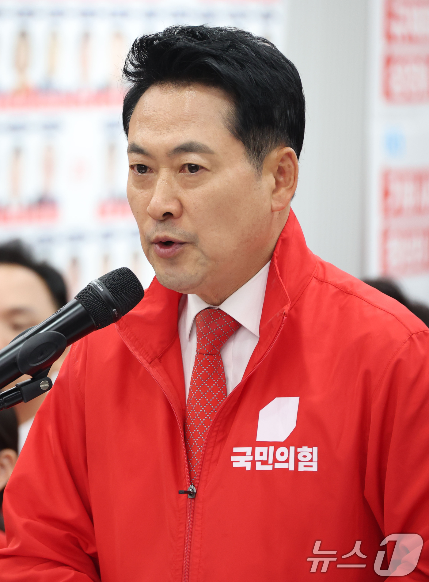 (서울=뉴스1) 황기선 기자 = 장동혁 국민의힘 대표가 3일 오후 서울 여의도 중앙당사에서 '투표용지 부족' 관련 브리핑을 하고 있다. (공동취재)  2026.6.3/뉴스1