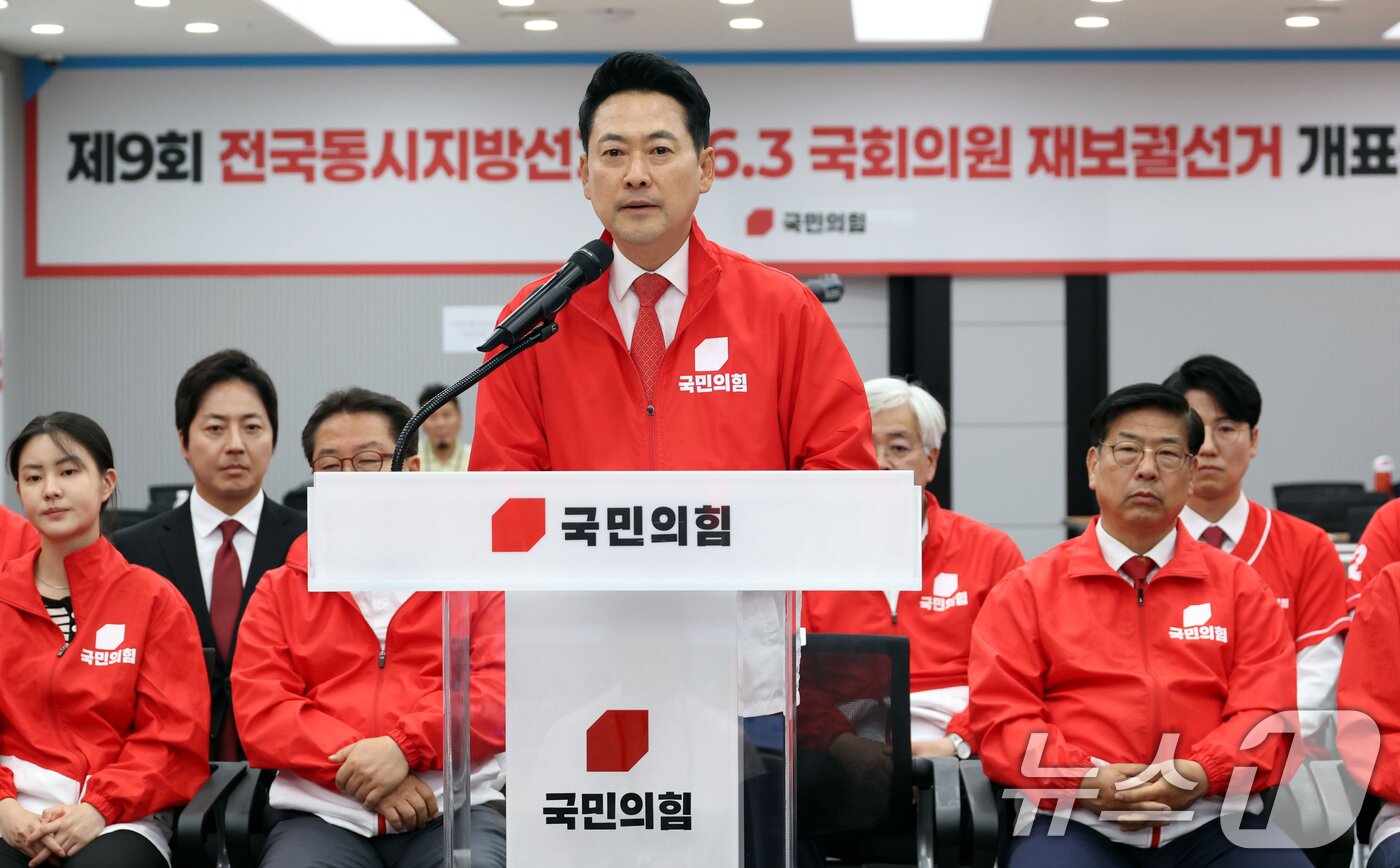 본문 이미지 - 장동혁 국민의힘 대표가 3일 오후 서울 여의도 중앙당사에서 '투표용지 부족' 관련 브리핑을 하고 있다. (공동취재) 2026.6.3 ⓒ 뉴스1 황기선 기자