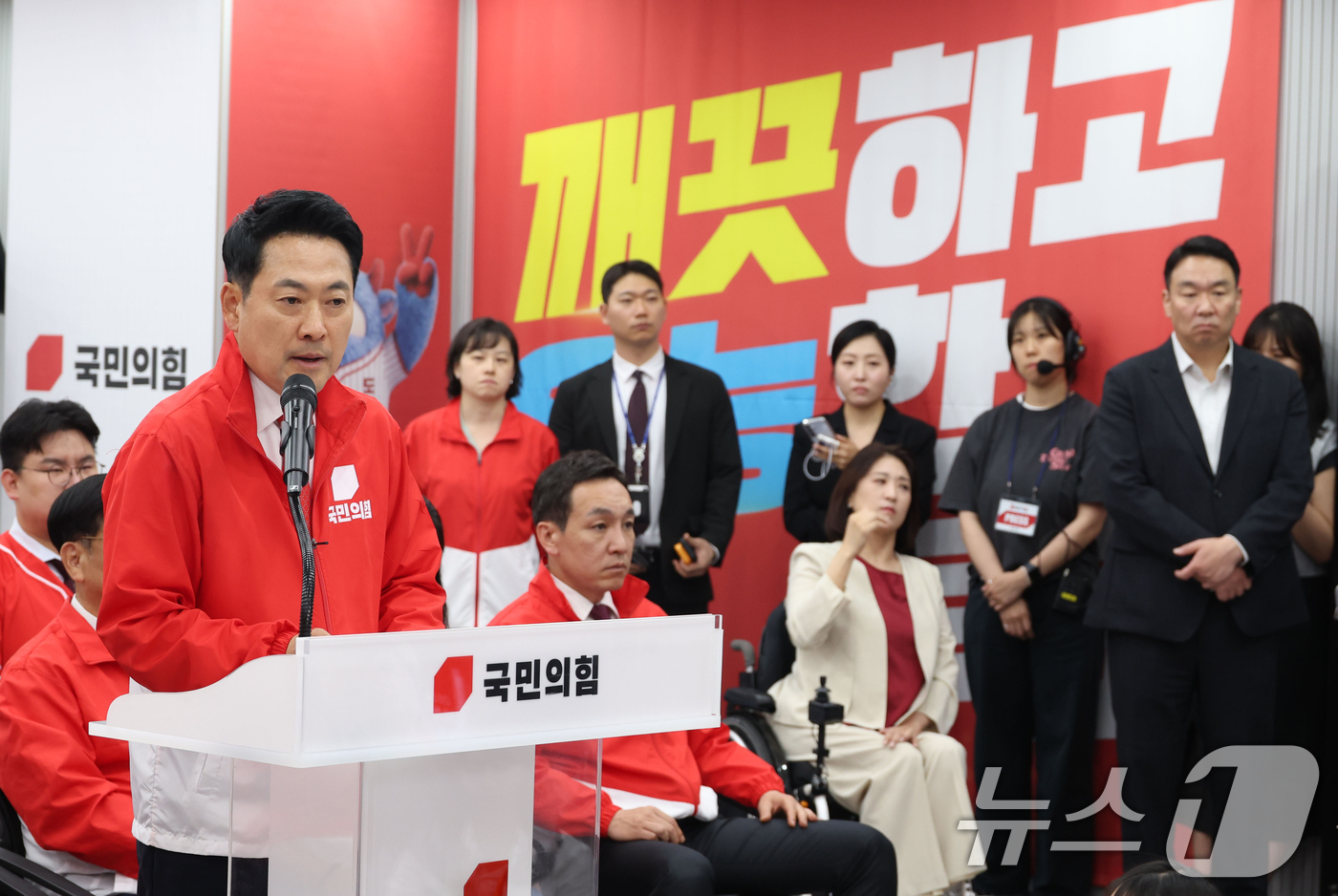 (서울=뉴스1) 황기선 기자 = 장동혁 국민의힘 대표가 3일 오후 서울 여의도 중앙당사에서 '투표용지 부족' 관련 브리핑을 하고 있다. (공동취재)  2026.6.3/뉴스1