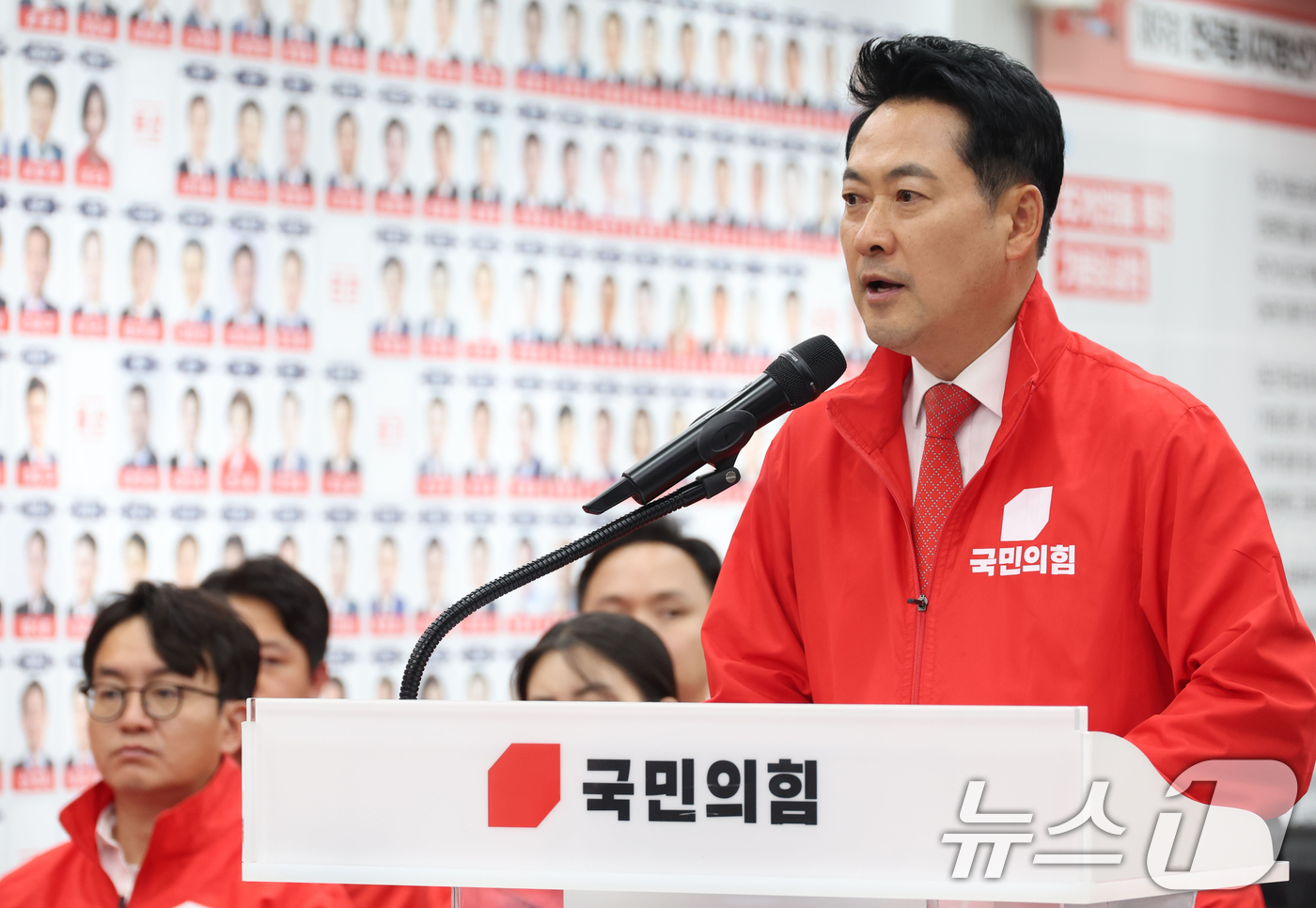 (서울=뉴스1) 황기선 기자 = 장동혁 국민의힘 대표가 3일 오후 서울 여의도 중앙당사에서 '투표용지 부족' 관련 브리핑을 하고 있다. (공동취재)  2026.6.3/뉴스1