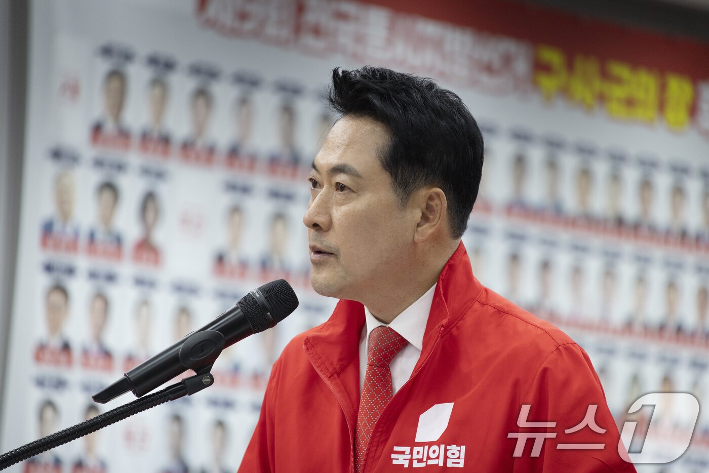 본문 이미지 - 장동혁 국민의힘 대표가 3일 오후 서울 여의도 중앙당사에서 '투표용지 부족' 관련 브리핑을 하고 있다. (공동취재) 2026.6.3 ⓒ 뉴스1 황기선 기자