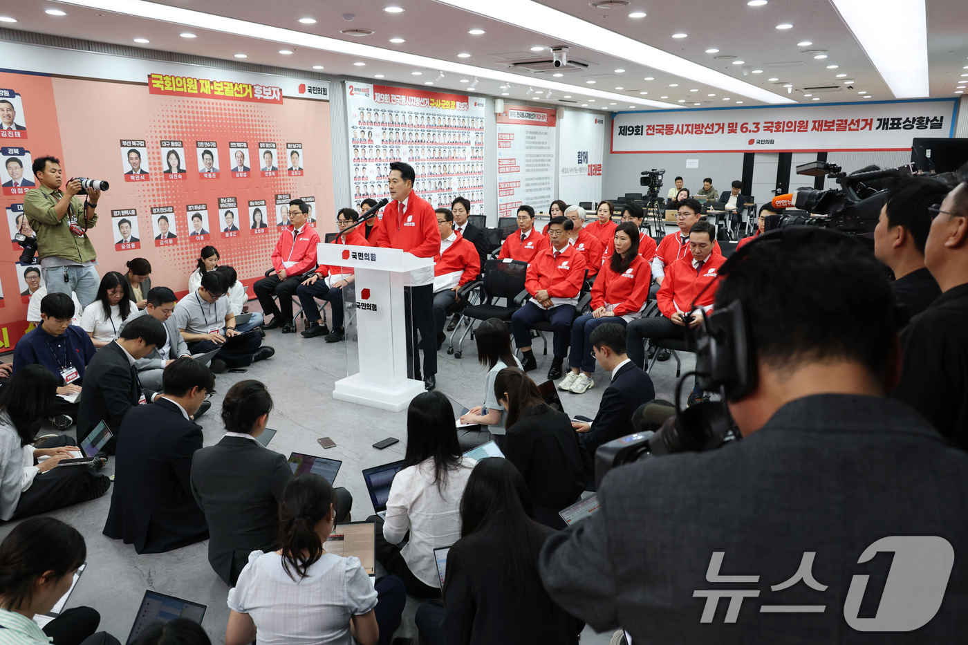(서울=뉴스1) 황기선 기자 = 장동혁 국민의힘 대표가 3일 오후 서울 여의도 중앙당사에서 '투표용지 부족' 관련 브리핑을 하고 있다. (공동취재)  2026.6.3/뉴스1