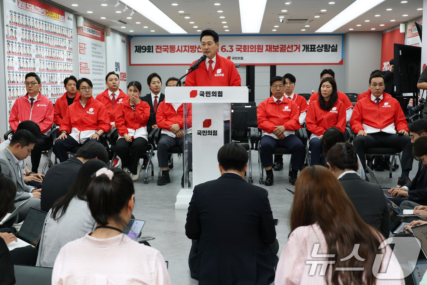 (서울=뉴스1) 황기선 기자 = 장동혁 국민의힘 대표가 3일 오후 서울 여의도 중앙당사에서 '투표용지 부족' 관련 브리핑을 하고 있다. (공동취재)  2026.6.3/뉴스1