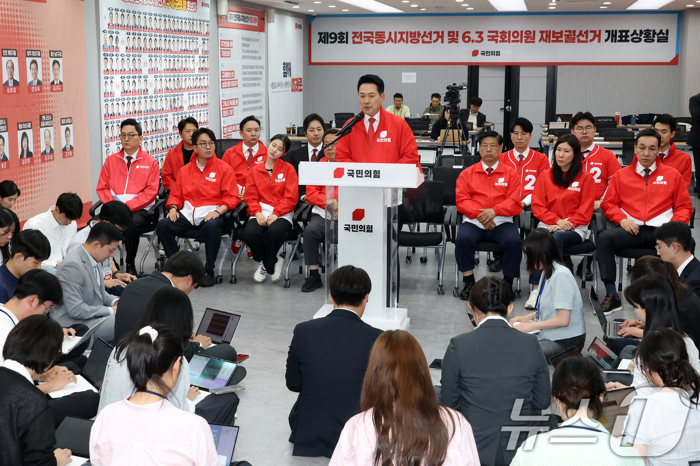 (서울=뉴스1) 황기선 기자 = 장동혁 국민의힘 대표가 3일 오후 서울 여의도 중앙당사에서 '투표용지 부족' 관련 브리핑을 하고 있다. (공동취재)  2026.6.3/뉴스1