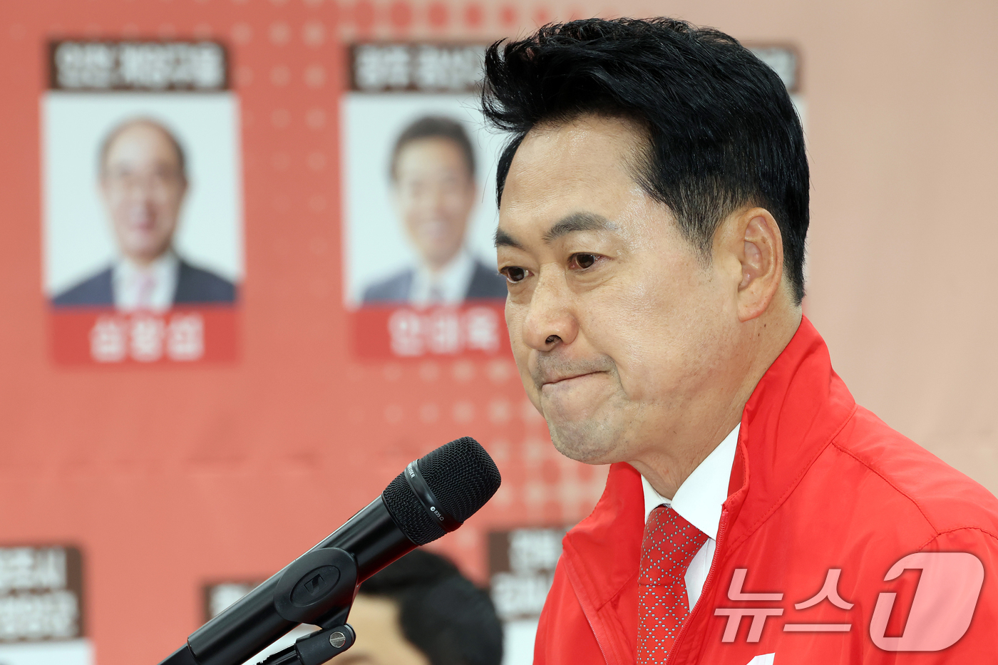 (서울=뉴스1) 황기선 기자 = 장동혁 국민의힘 대표가 3일 오후 서울 여의도 중앙당사에서 '투표용지 부족' 관련 브리핑을 하고 있다. (공동취재)  2026.6.3/뉴스1