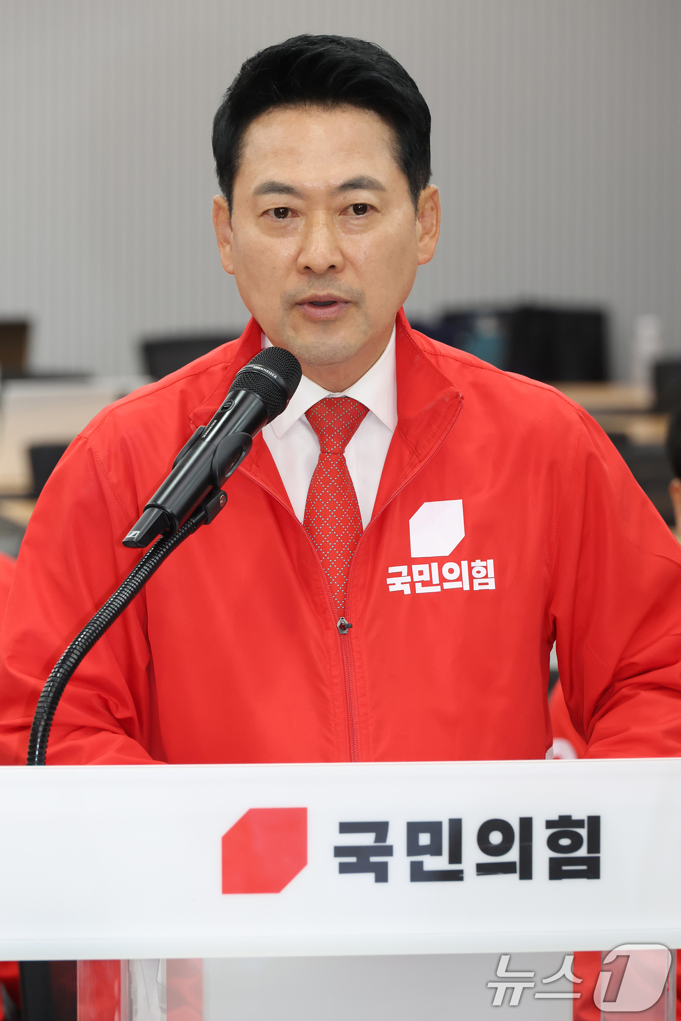 (서울=뉴스1) 황기선 기자 = 장동혁 국민의힘 대표가 3일 오후 서울 여의도 중앙당사에서 '투표용지 부족' 관련 브리핑을 하고 있다. (공동취재)  2026.6.3/뉴스1