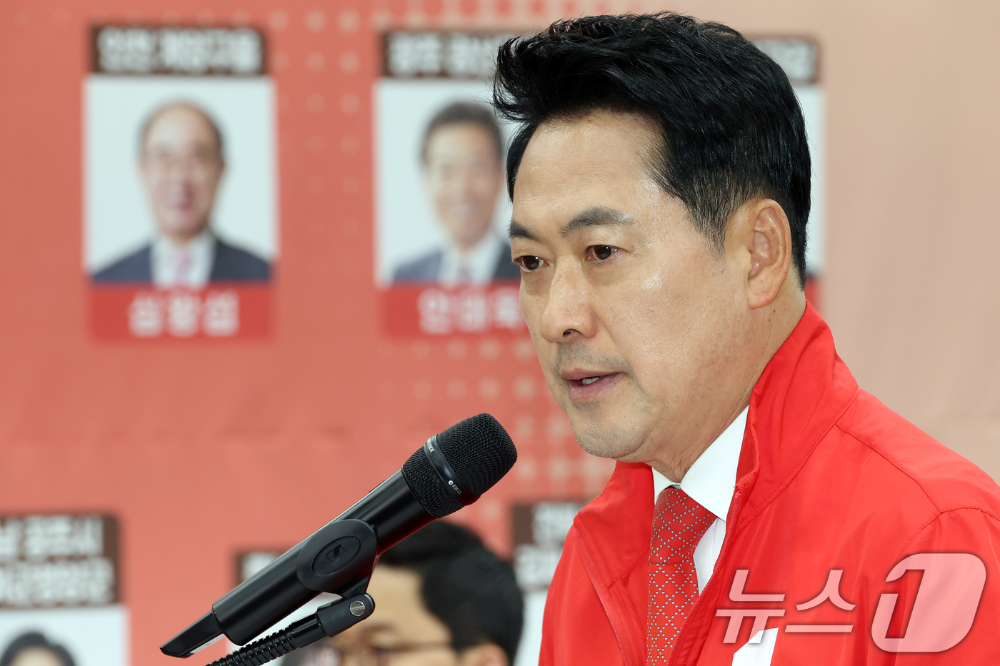(서울=뉴스1) 황기선 기자 = 장동혁 국민의힘 대표가 3일 오후 서울 여의도 중앙당사에서 '투표용지 부족' 관련 브리핑을 하고 있다. (공동취재)  2026.6.3/뉴스1