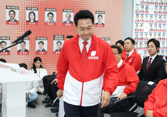브리핑 마친 장동혁 대표