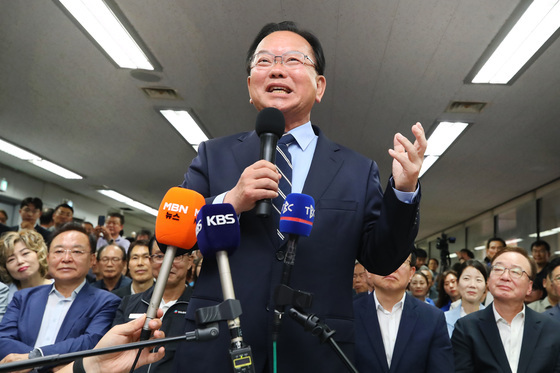 지방선거 소감 밝히는 김부겸