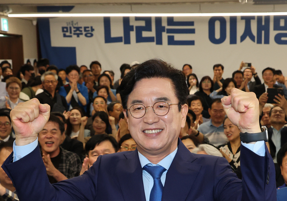 허태정 주먹 불끈 환호