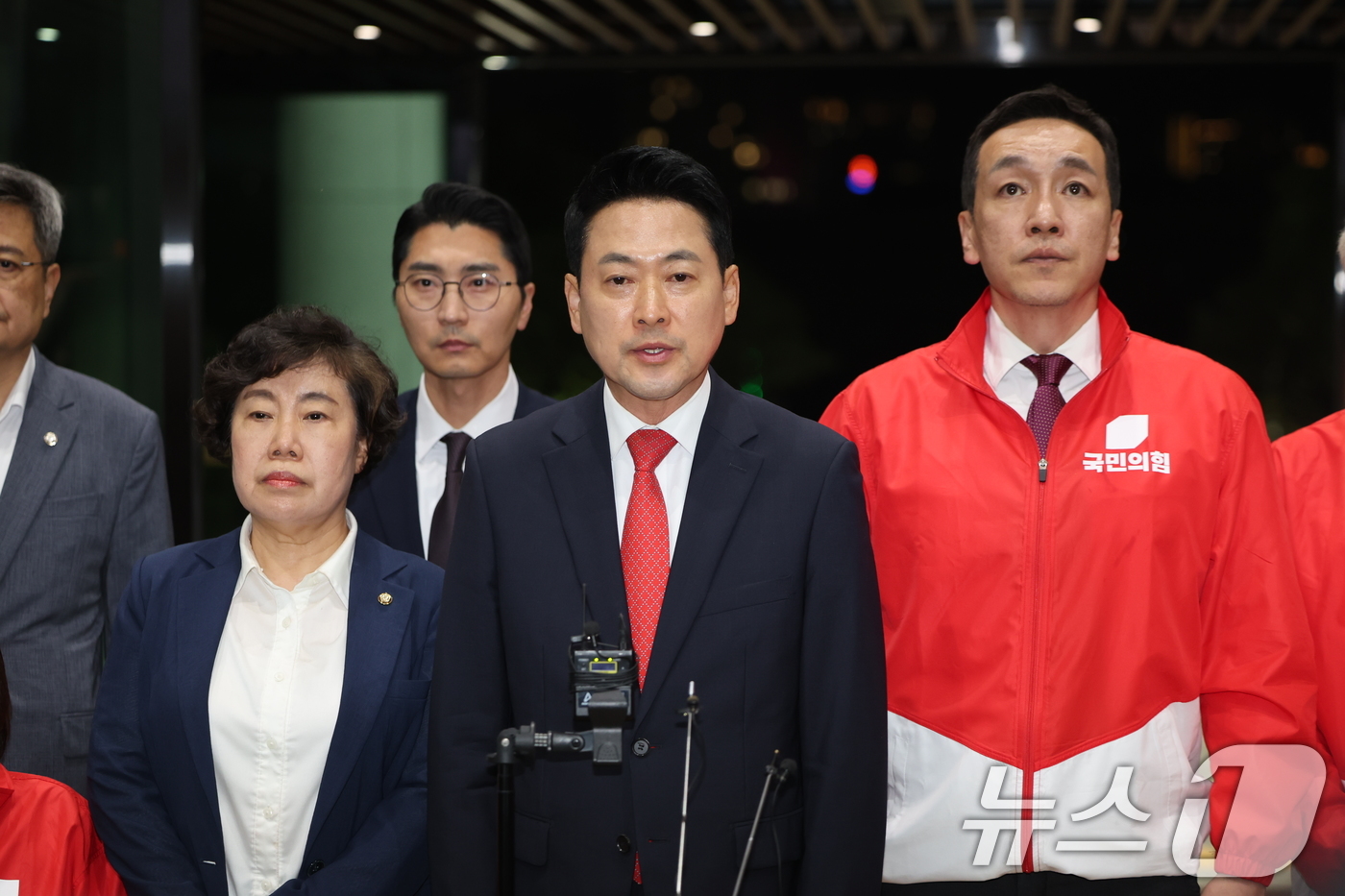 (과천=뉴스1) 김진환 기자 = 장동혁 국민의힘 대표가 6·3 지방선거 본투표가 실시된 3일 서울 송파구 등 일부 투표소에서 벌어진 투표용지 부족 사태와 관련해 경기 과천 중앙선거 …