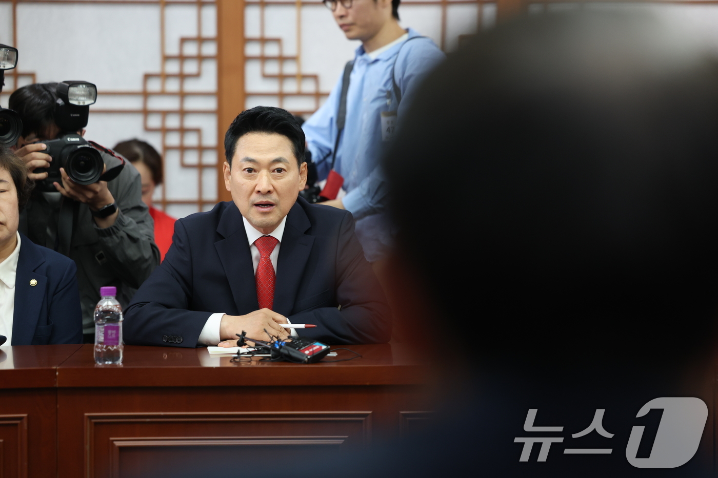 (과천=뉴스1) 김진환 기자 = 장동혁 국민의힘 대표가 6·3 지방선거 본투표가 실시된 3일 서울 송파구 등 일부 투표소에서 벌어진 투표용지 부족 사태와 관련해 경기 과천 중앙선거 …