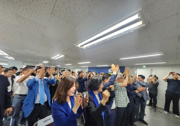 [개표상황] 안민석 출구조사 우세…"첫 정책은 '중학교 폰프리스쿨'"
