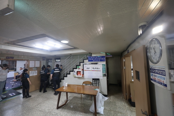 잠실7동 제2투표소 출동한 경찰