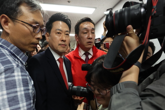장동혁 대표, 중앙선관위원장에 항의 방문